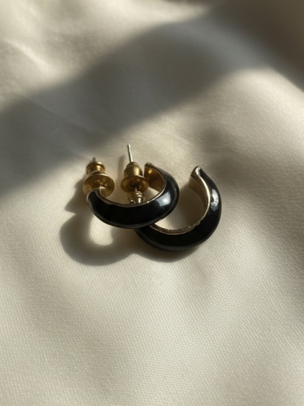 Vintage | Black and Gold Hoop Earrings Mini